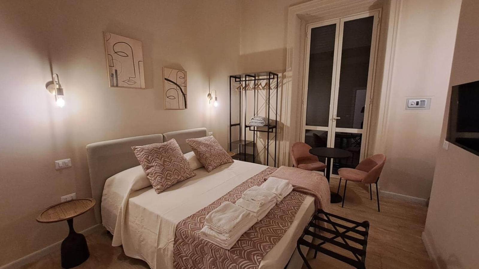 Ta-49 Bed E Breakfast * Naples