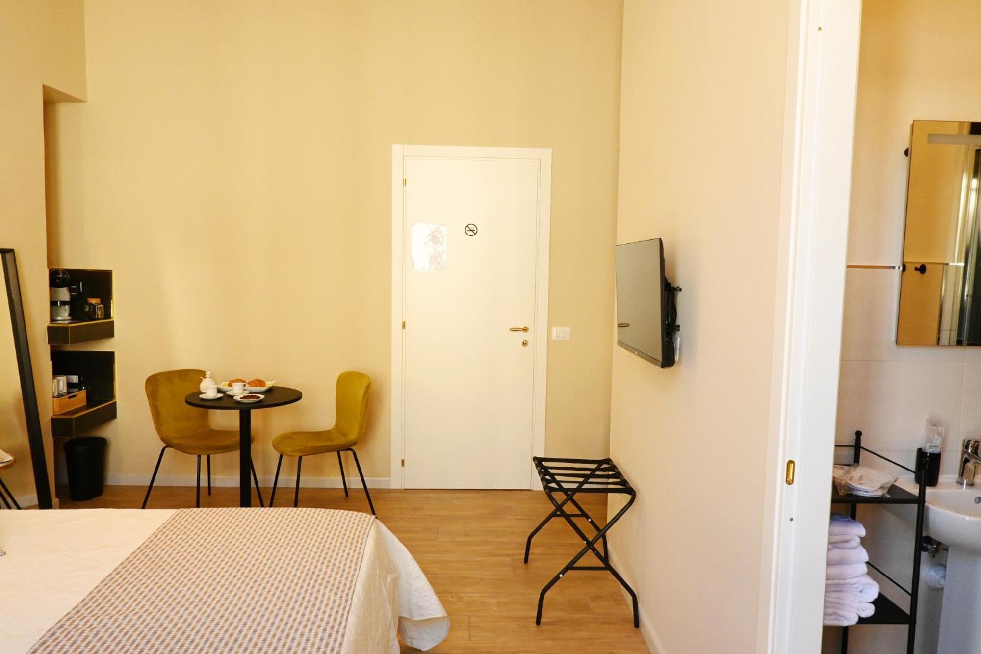 Ta-49 Bed E Breakfast Naples
