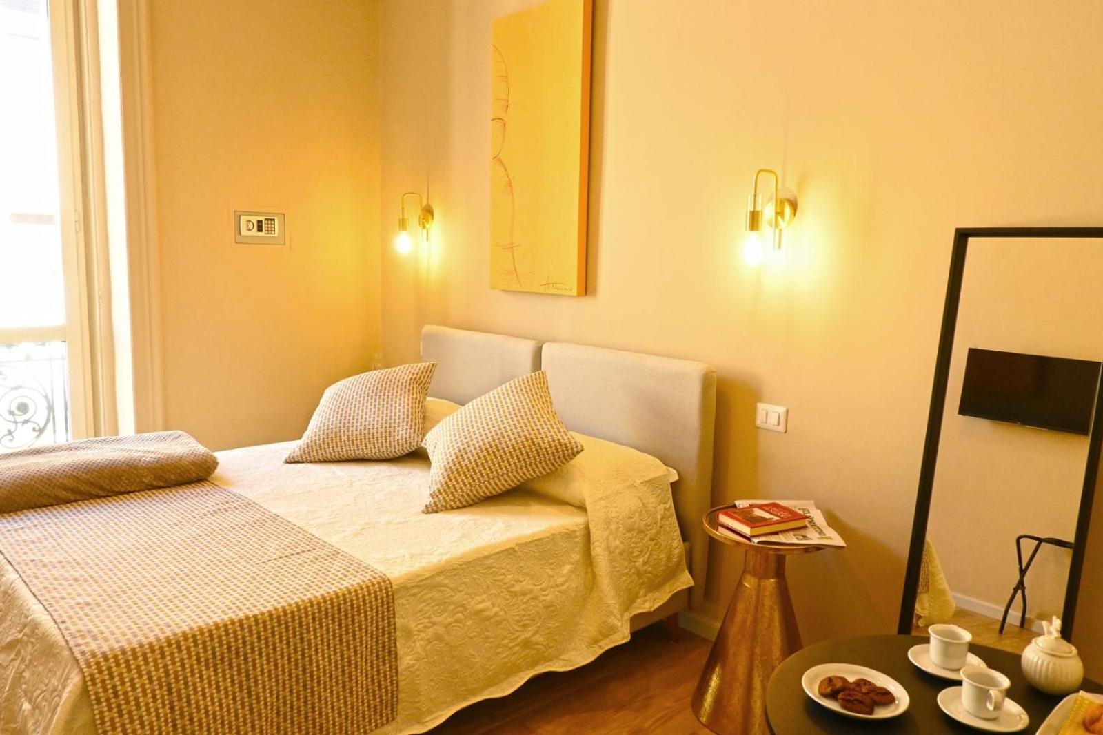 Ta-49 Bed E Breakfast * Naples